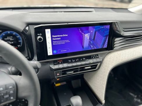 Used 2025 Toyota Camry XLE image 23