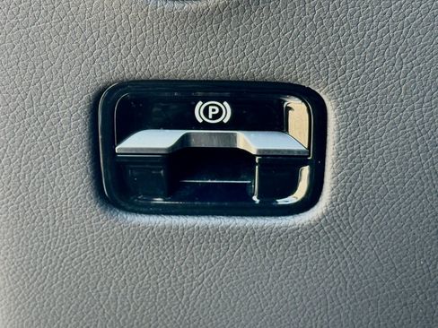 Used 2023 Mercedes-Benz GLC 300 image 31