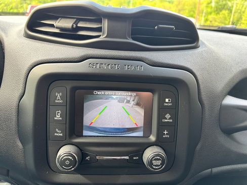 Used 2016 Jeep Renegade Latitude AWD/4WD image 17