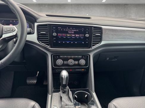 Used 2022 Volkswagen Atlas Cross Sport SE image 3