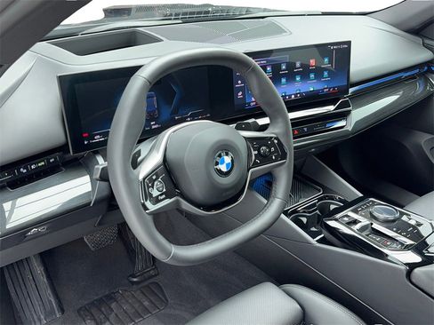 Used 2025 BMW 530i image 14