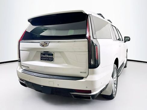 Used 2023 Cadillac Escalade ESV Premium Luxury AWD/4WD image 9