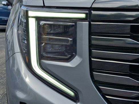 Used 2023 GMC Sierra 1500 AT4 w/ Technology Package AWD/4WD image 10