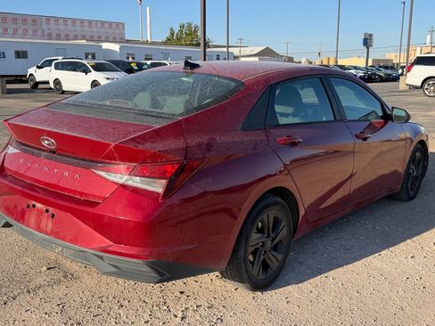 Used 2021 Hyundai Elantra SEL FWD image 4