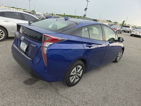 Used 2018 Toyota Prius Three FWD image 2