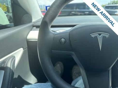 Used 2022 Tesla Model Y Long Range AWD/4WD image 20