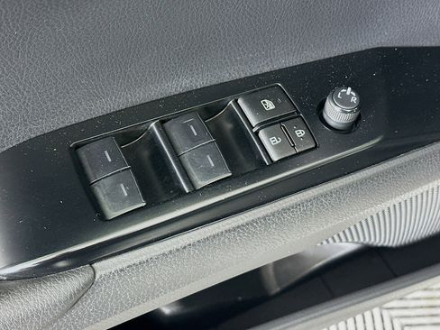 Used 2025 Toyota Camry SE FWD image 15