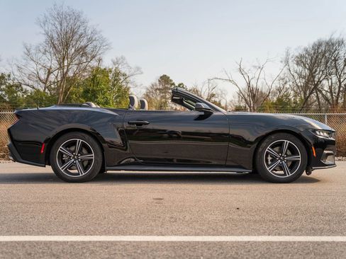 Used 2024 Ford Mustang Premium image 11