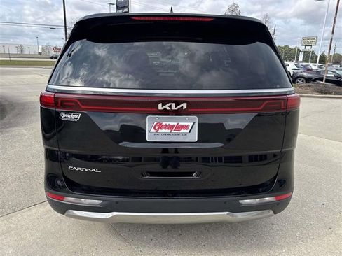 Used 2023 Kia Carnival SX Prestige image 6