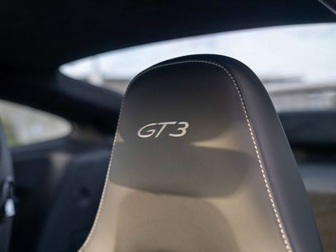 Certified 2018 Porsche 911 GT3 RWD image 13