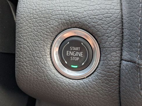 Used 2024 GMC Yukon XL Denali w/ Advanced Technology Package AWD/4WD image 19
