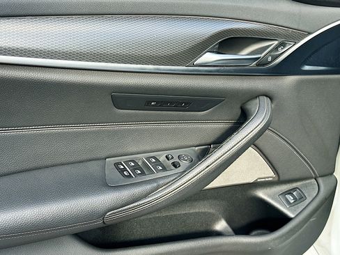 Used 2021 BMW 540i w/ Executive Package image 18