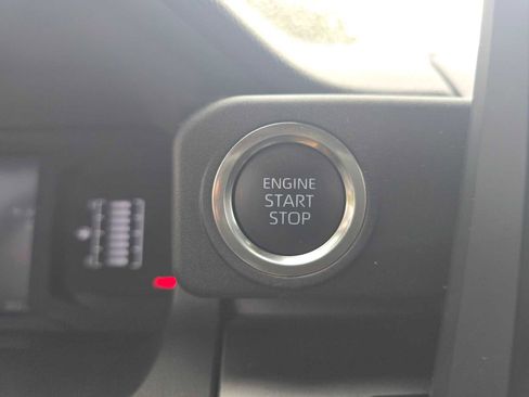 Certified 2025 Toyota 4Runner SR5 image 31