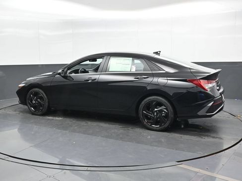 Used 2026 Hyundai Elantra SEL Sport Premium FWD image 9