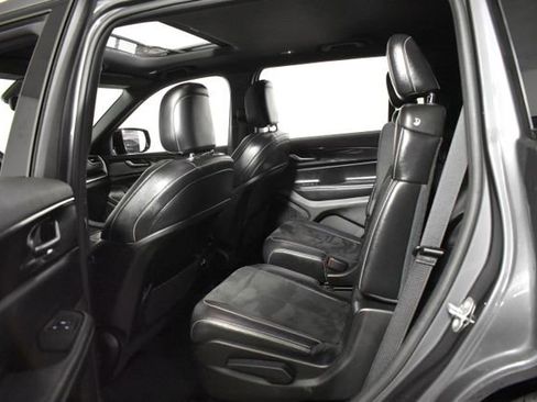 Used 2023 Jeep Grand Cherokee L Laredo AWD/4WD image 31