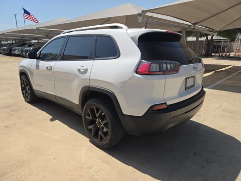 Used 2020 Jeep Cherokee Latitude FWD image 5
