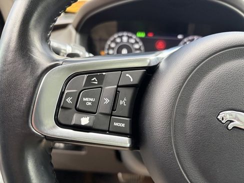 Used 2019 Jaguar F-PACE Prestige image 18