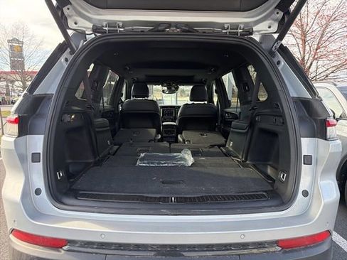 Used 2024 Jeep Grand Cherokee L Altitude image 7
