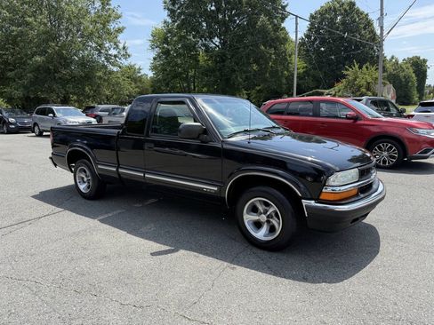 Used 2002 Chevrolet S10 Pickup LS w/ LS Preferred Equipment Group RWD image 4