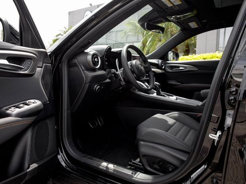 New 2025 Alfa Romeo Tonale w/ Premium Package image 25