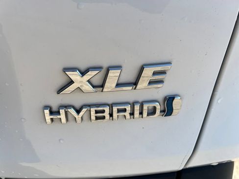 Used 2022 Toyota RAV4 XLE w/ Convenience Package AWD/4WD image 14