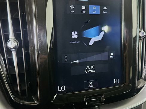 Used 2020 Volvo XC60 T5 Momentum image 24