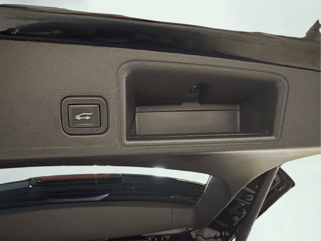 Used 2024 GMC Terrain AT4 w/ Tech Package AWD/4WD image 31