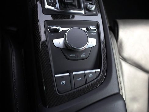 Used 2018 Audi R8 V10 plus w/ Full Leather Package image 21