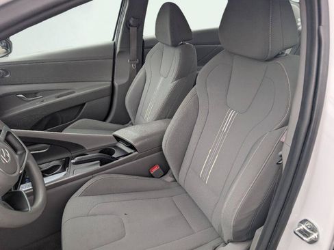 Used 2024 Hyundai Elantra SEL FWD image 9