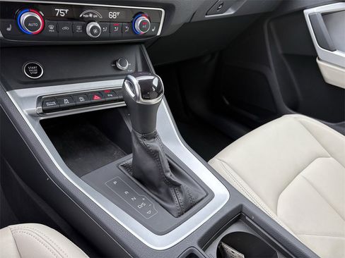 Used 2023 Audi Q3 2.0T Premium w/ Convenience Package image 22