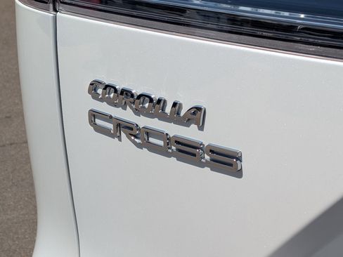 Used 2024 Toyota Corolla Cross XLE w/ Convenience Package image 31