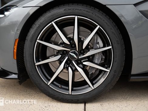 Used 2020 Aston Martin V8 Vantage Coupe image 12