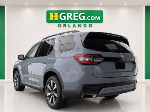 Used 2023 Honda Pilot Touring image 2