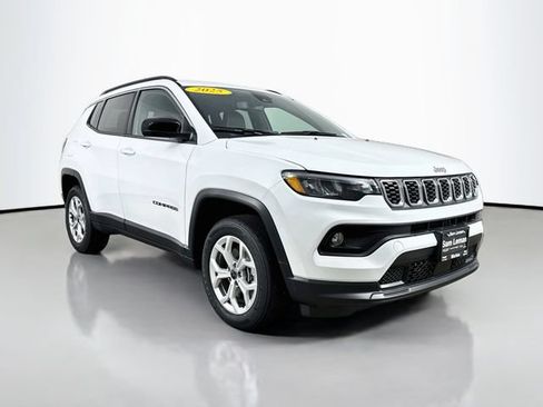 Used 2026 Jeep Compass Latitude AWD/4WD image 1