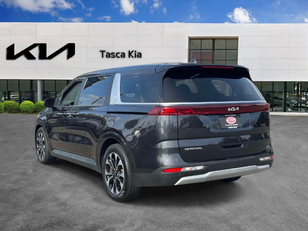 Used 2024 Kia Carnival EX FWD image 6