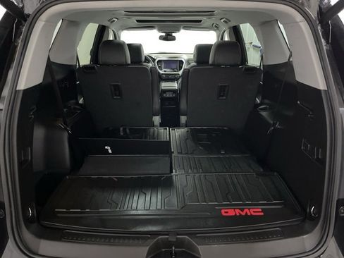 Used 2023 GMC Acadia SLT w/ Preferred Package image 13