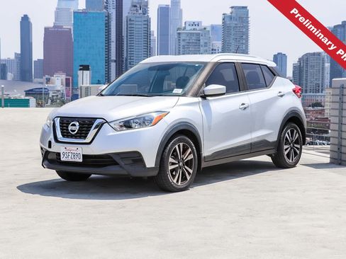 Used 2019 Nissan Kicks SV FWD image 1