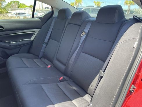 Used 2024 Nissan Altima 2.5 SV FWD image 11