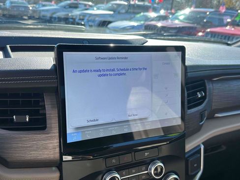 Used 2024 Ford Expedition Limited image 26