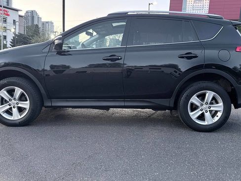 Used 2014 Toyota RAV4 XLE AWD/4WD image 8