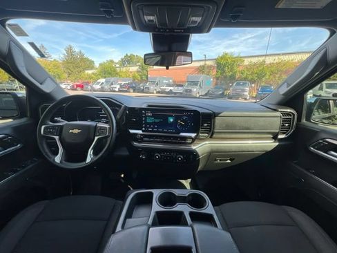 Used 2024 Chevrolet Silverado 1500 LT AWD/4WD image 17