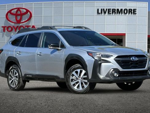 Used 2024 Subaru Outback Premium AWD/4WD image 2