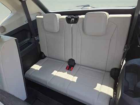 Used 2018 Volkswagen Tiguan SE w/ Panoramic Sunroof Package FWD image 14