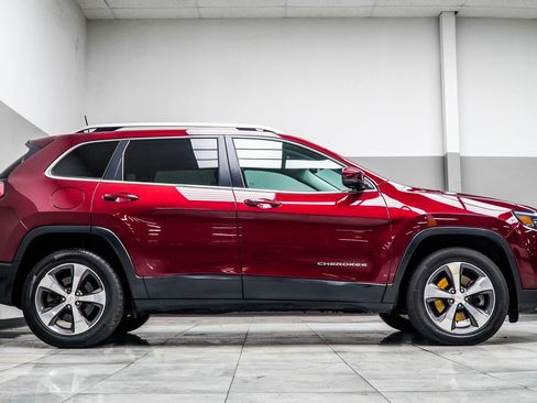 Used 2019 Jeep Cherokee Limited AWD/4WD image 7