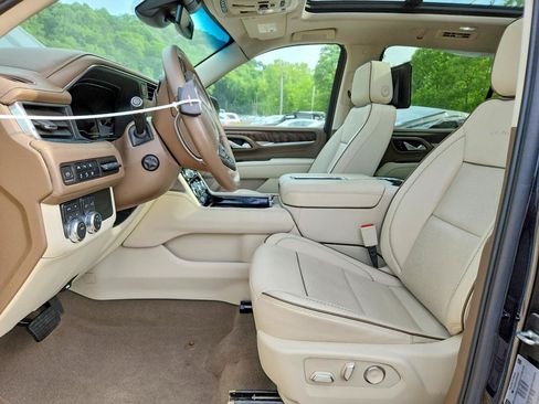 Used 2023 GMC Yukon XL Denali AWD/4WD image 6