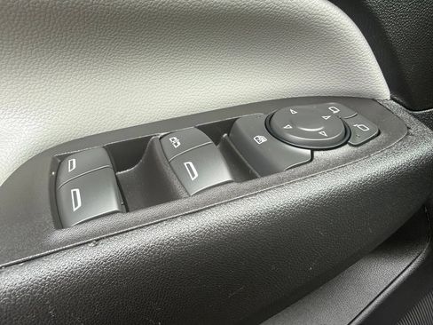 Used 2020 Chevrolet Equinox LS w/ LPO, Cargo Package FWD image 25