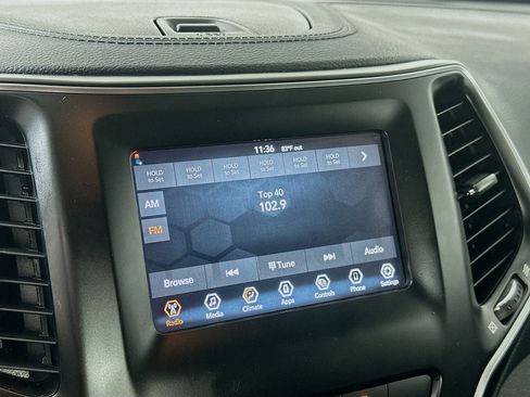 Used 2021 Jeep Cherokee Latitude FWD image 19