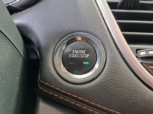 Used 2019 Chevrolet Trax LT w/ LT Convenience Package FWD image 14