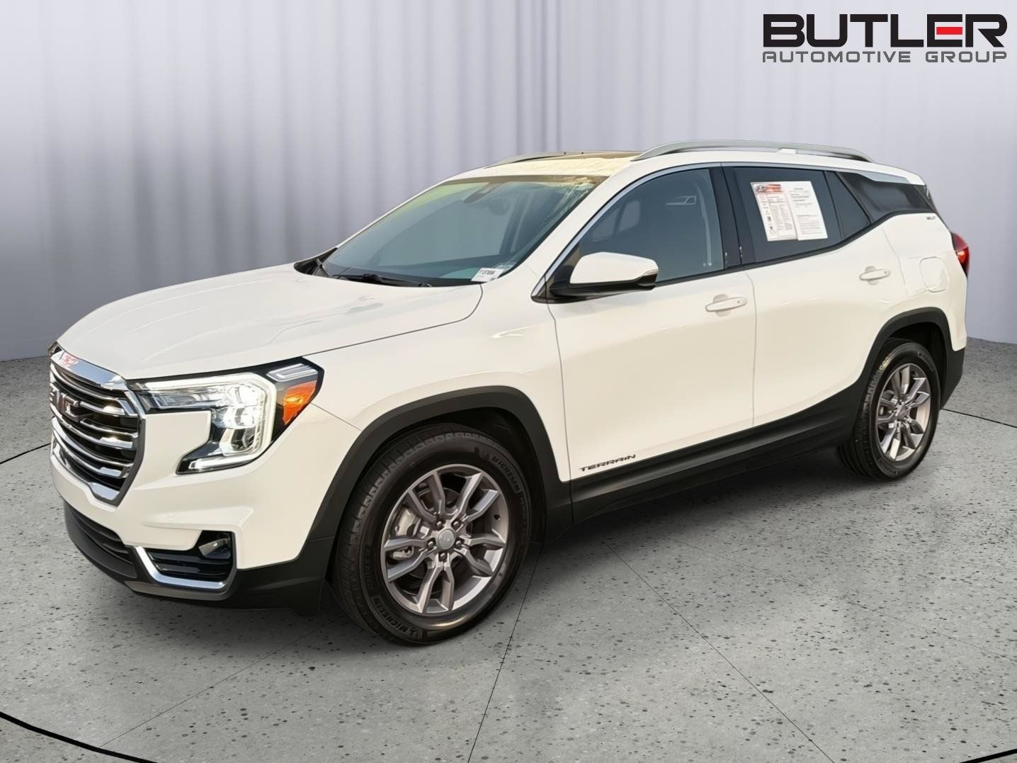 Used 2023 GMC Terrain SLT FWD image 2