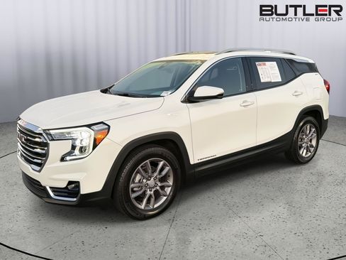 Used 2023 GMC Terrain SLT FWD image 2